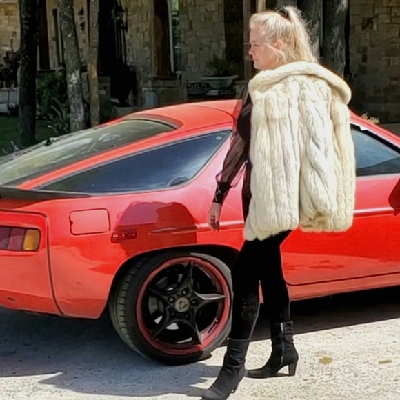 Fox Fur Coat: Ivory Fur with Brown Tips - Picture 15 of 17